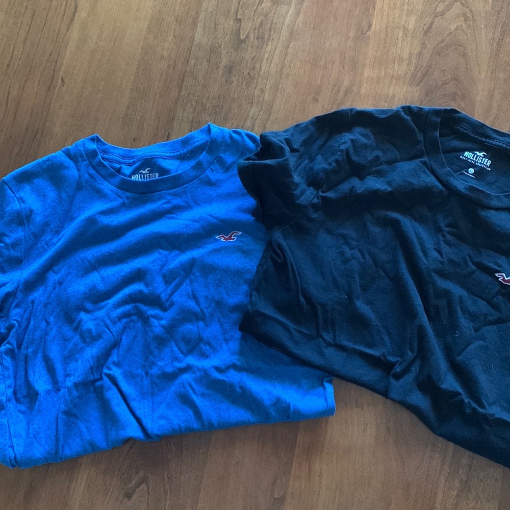 HOLLISTER SET OF 2 short sleeve tees in excellent used condition XS